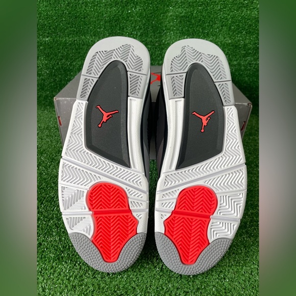 Jordan 4 - Picture 2 of 5